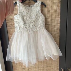 Bautiful ivory Lace Kids Dress zine brand size 4
